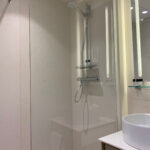 Badezimmer der Zimmer mit allem Komfort - Hotel La Clef des Châteaux - Hotel bei den Schlössern von Chambord