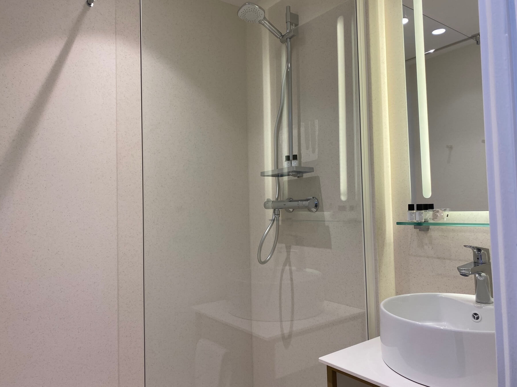 Salle de bains des chambres tout confort - Hôtel La Clef des Châteaux - Hotel proche Châteaux de Chambord