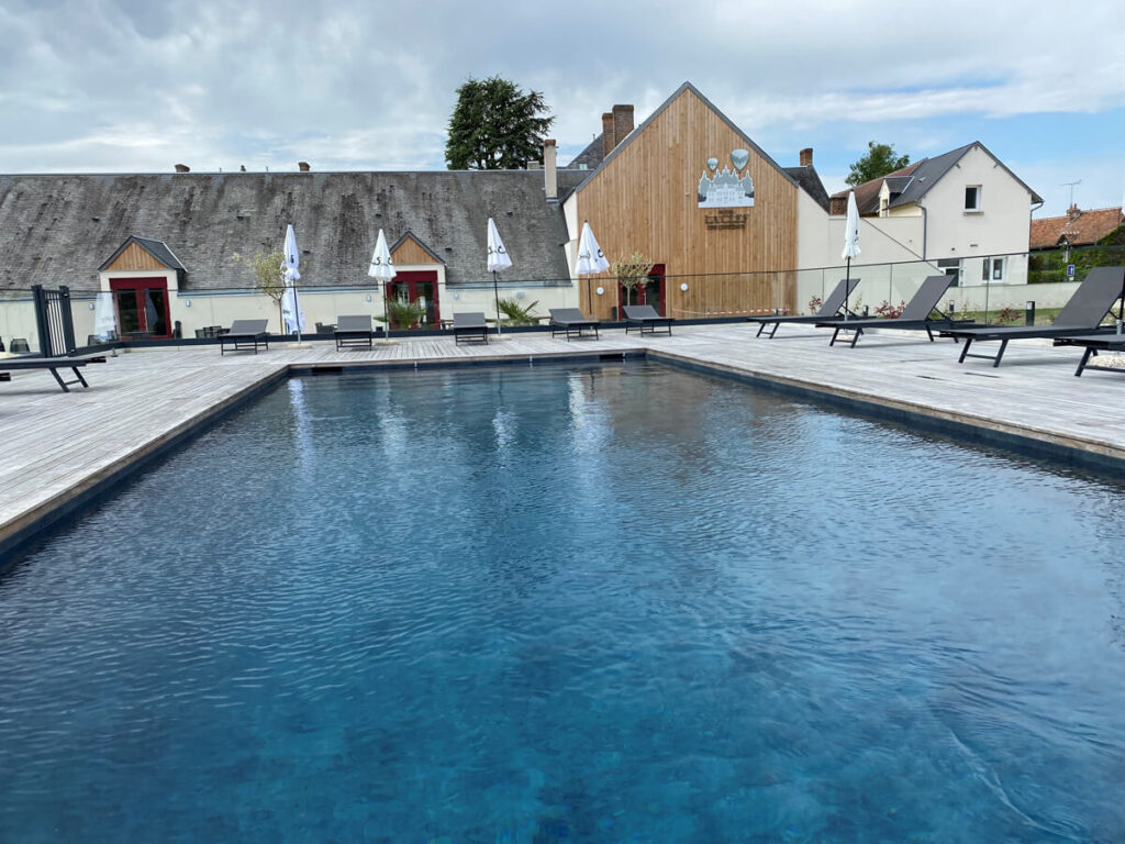 Hotel with swiiming pool near Chambord, Blois, Versavin and Chervny castles